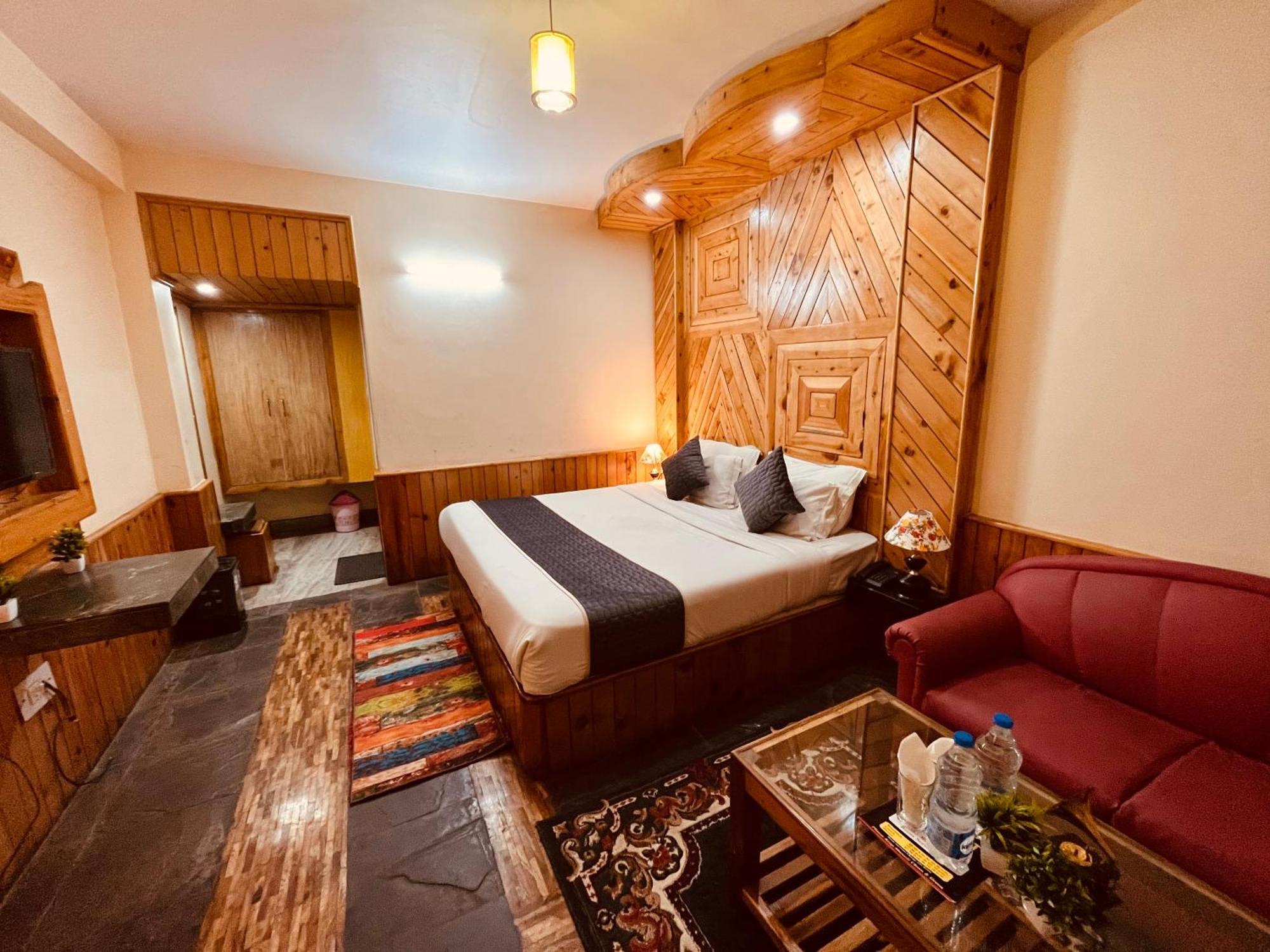 Snow Clad Riverview Hotel & Resort, Manali エクステリア 写真