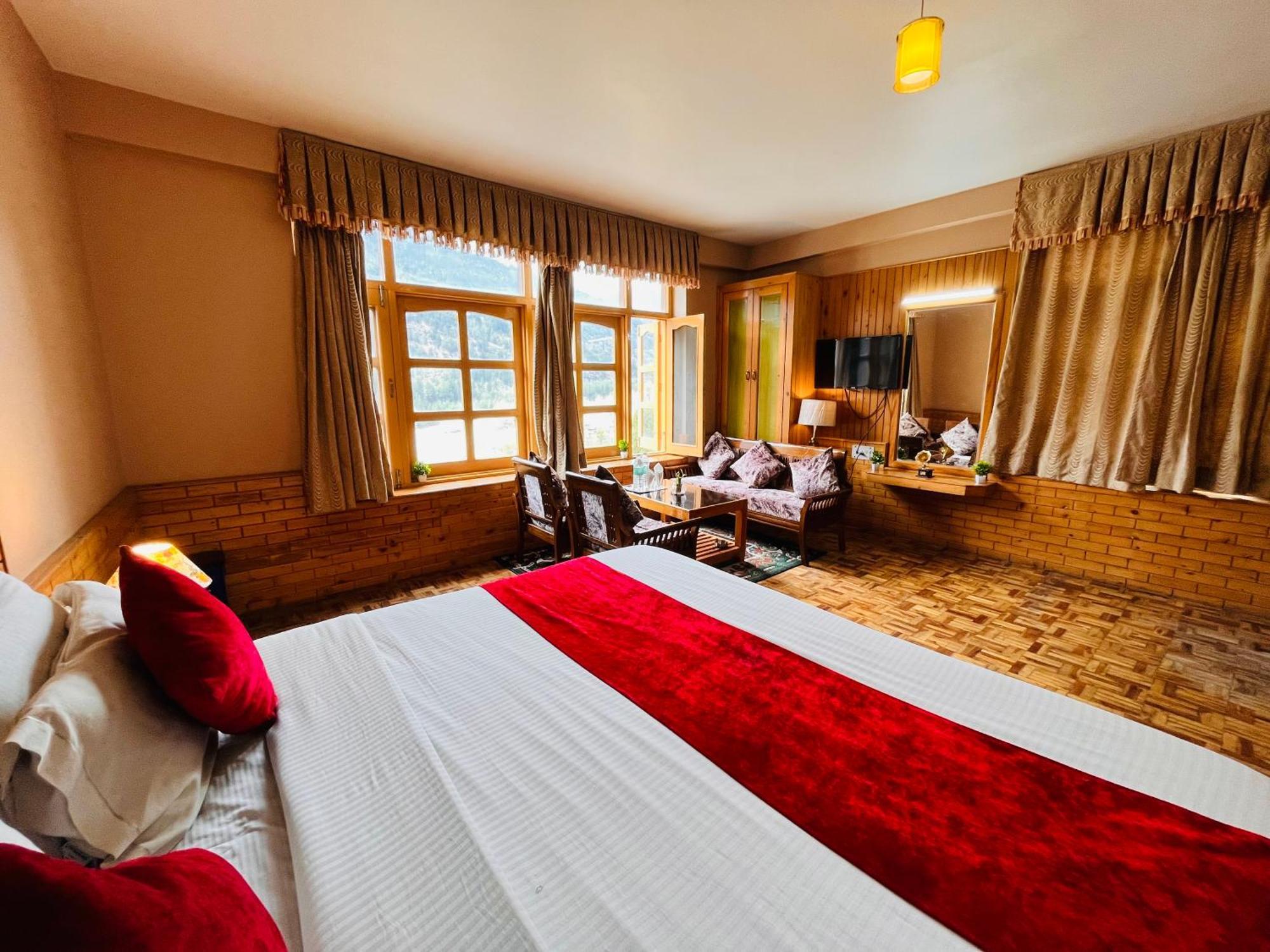 Snow Clad Riverview Hotel & Resort, Manali エクステリア 写真