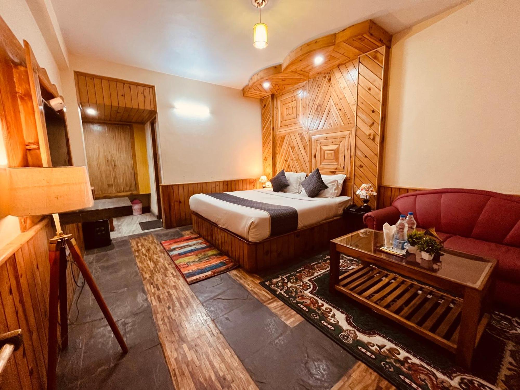 Snow Clad Riverview Hotel & Resort, Manali エクステリア 写真