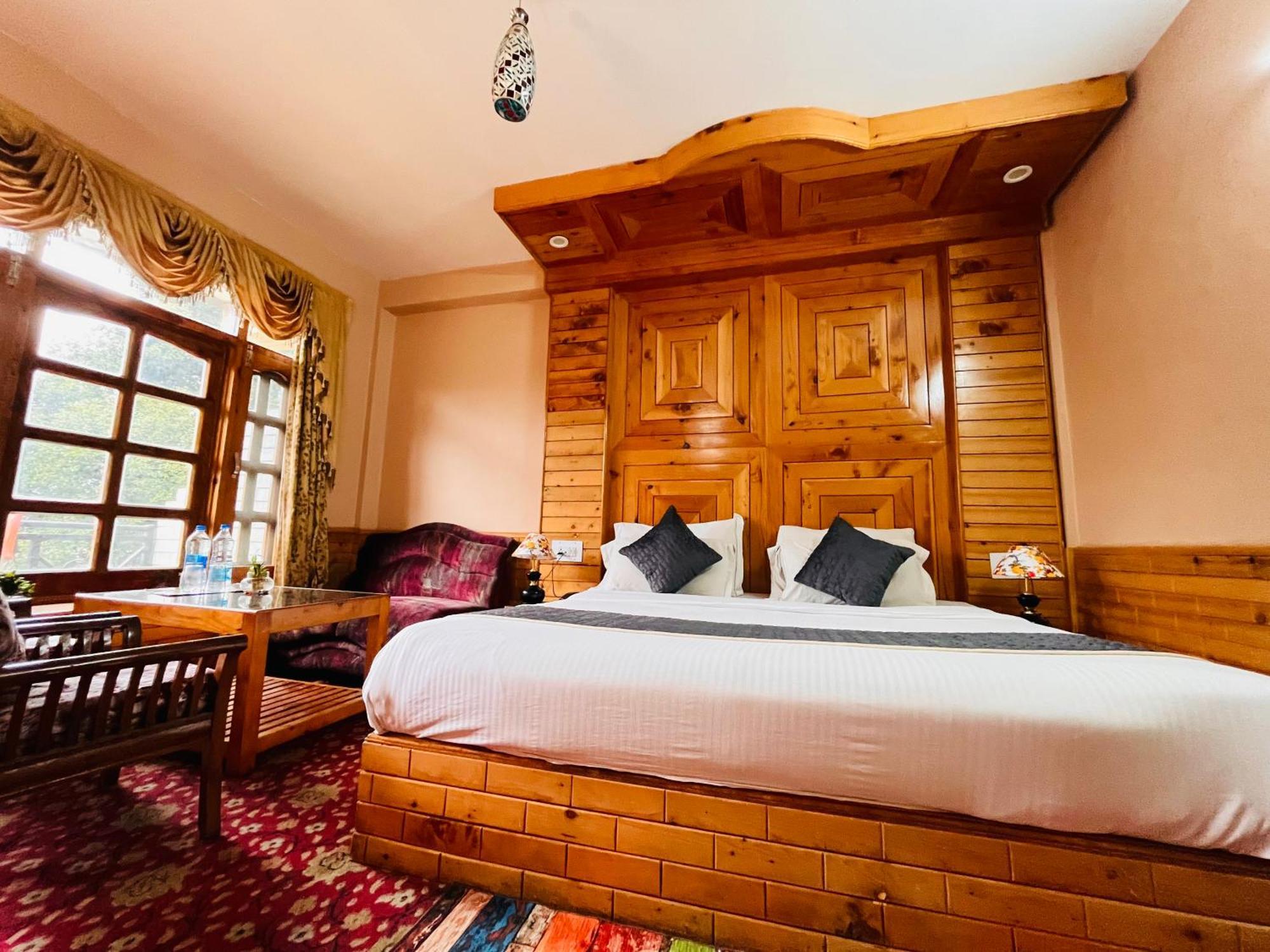Snow Clad Riverview Hotel & Resort, Manali エクステリア 写真