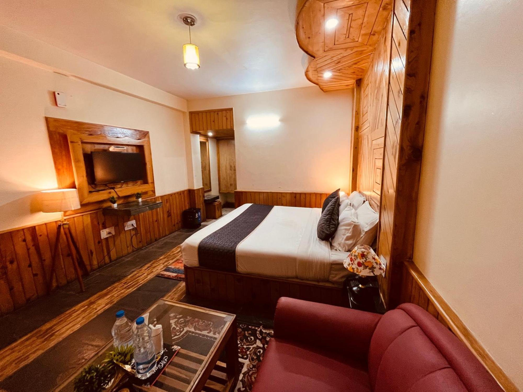 Snow Clad Riverview Hotel & Resort, Manali エクステリア 写真