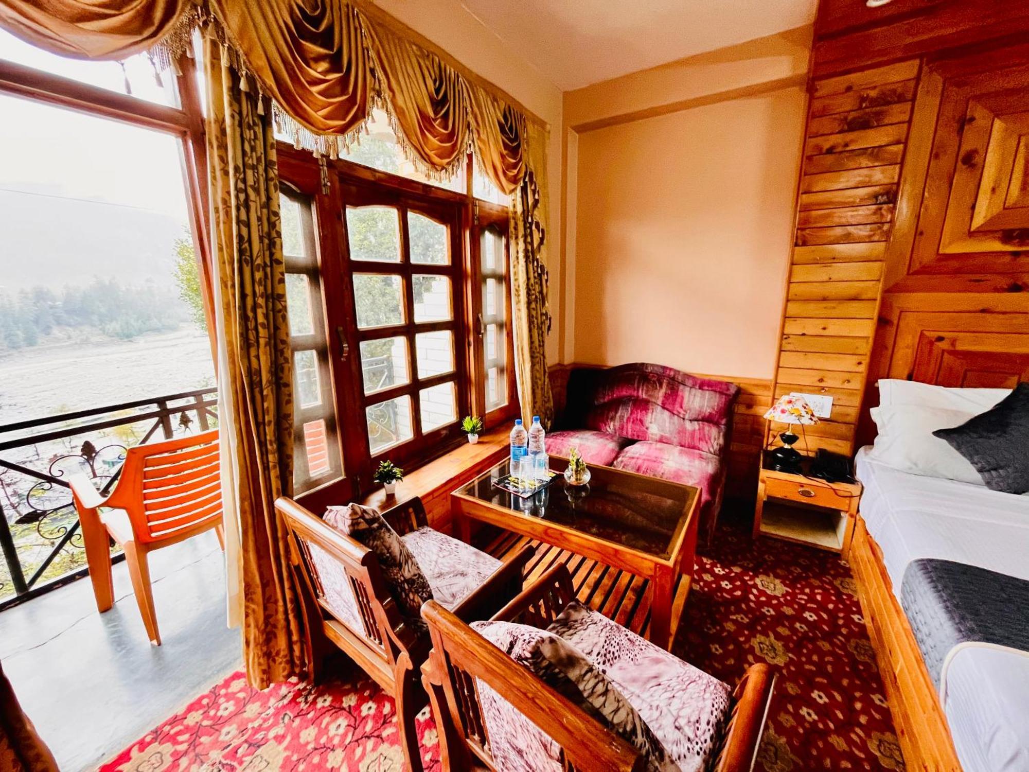 Snow Clad Riverview Hotel & Resort, Manali エクステリア 写真