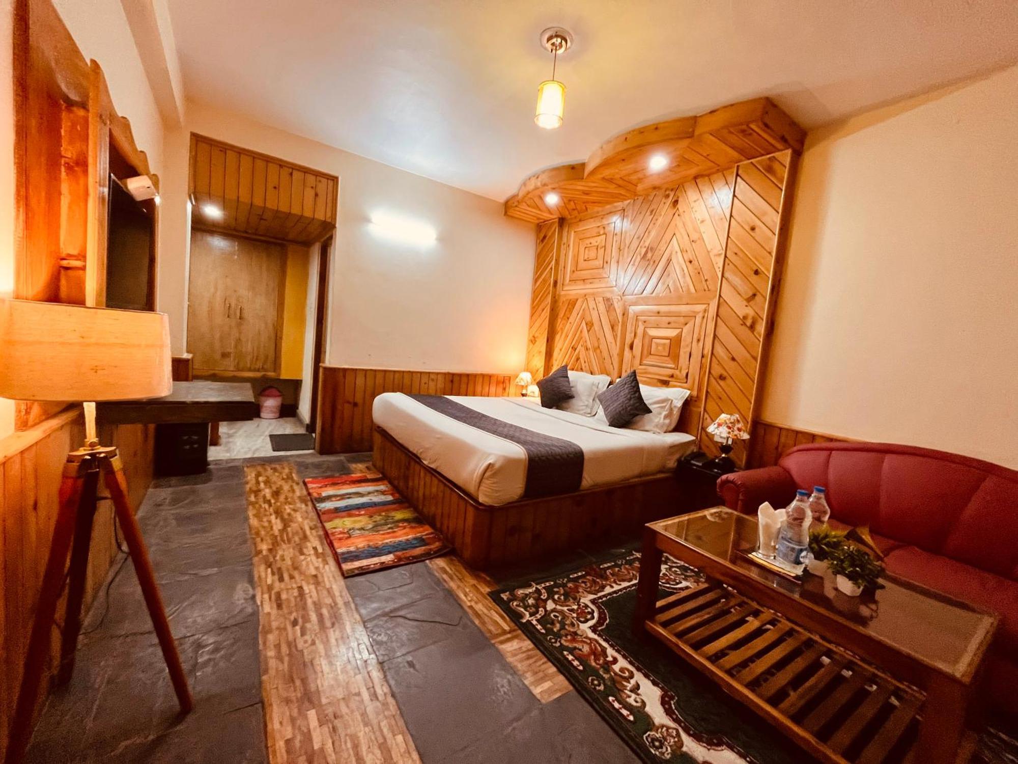 Snow Clad Riverview Hotel & Resort, Manali エクステリア 写真