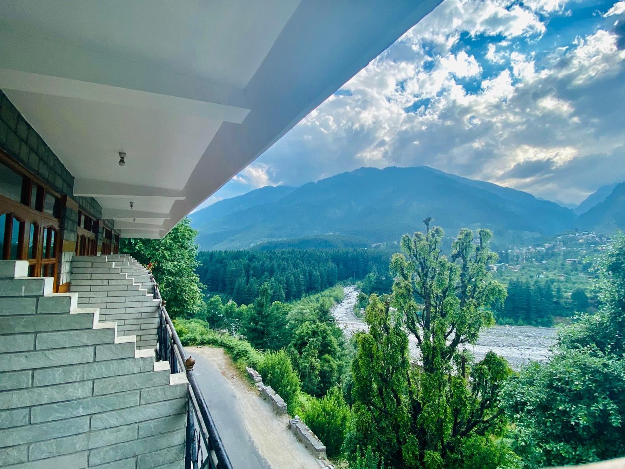 Snow Clad Riverview Hotel & Resort, Manali エクステリア 写真