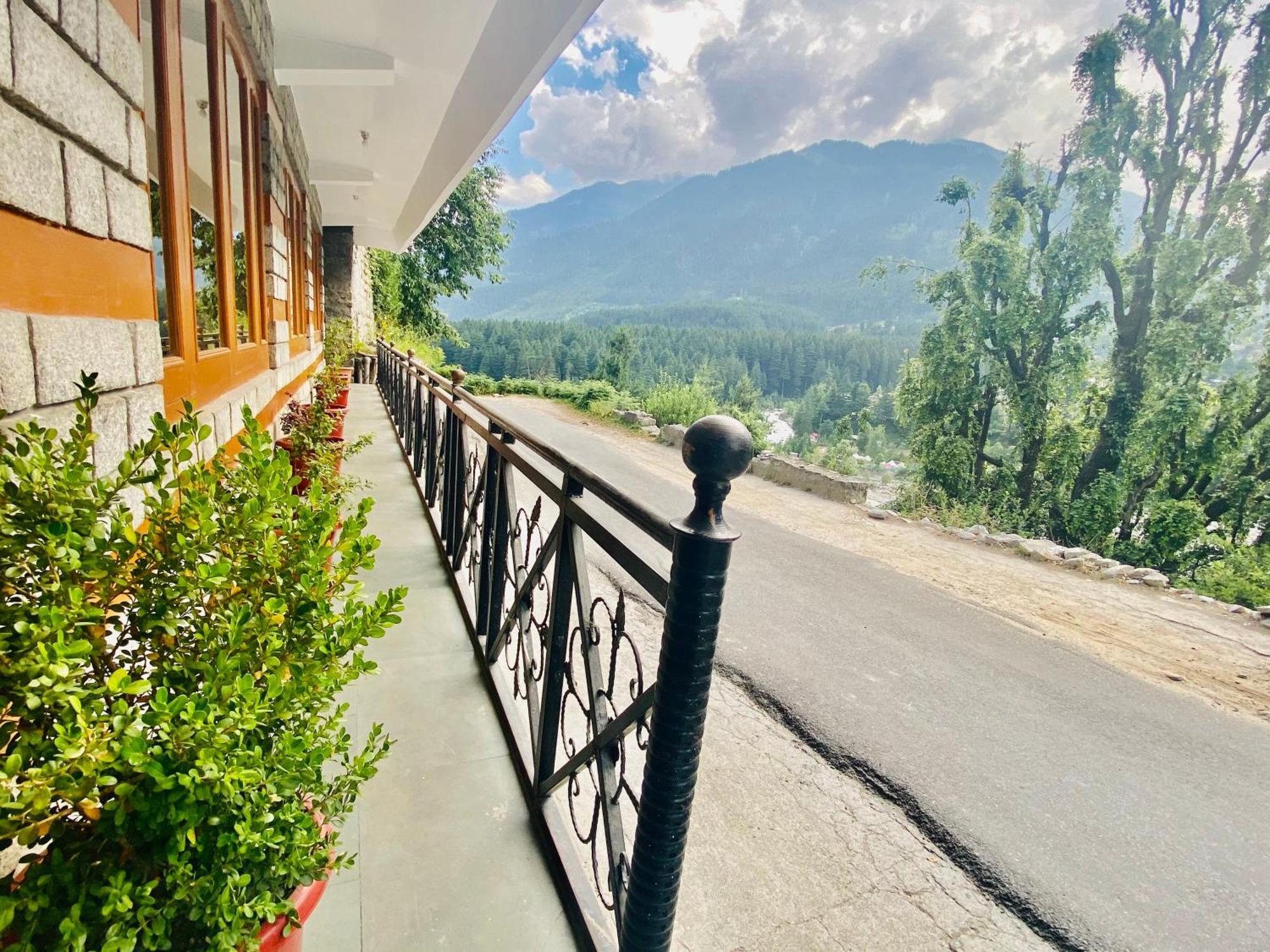 Snow Clad Riverview Hotel & Resort, Manali エクステリア 写真