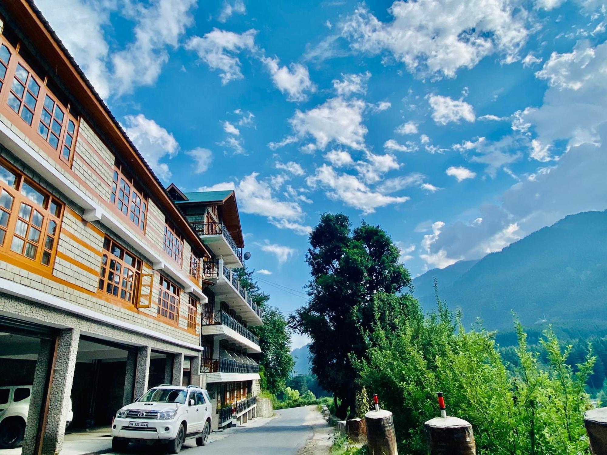Snow Clad Riverview Hotel & Resort, Manali エクステリア 写真